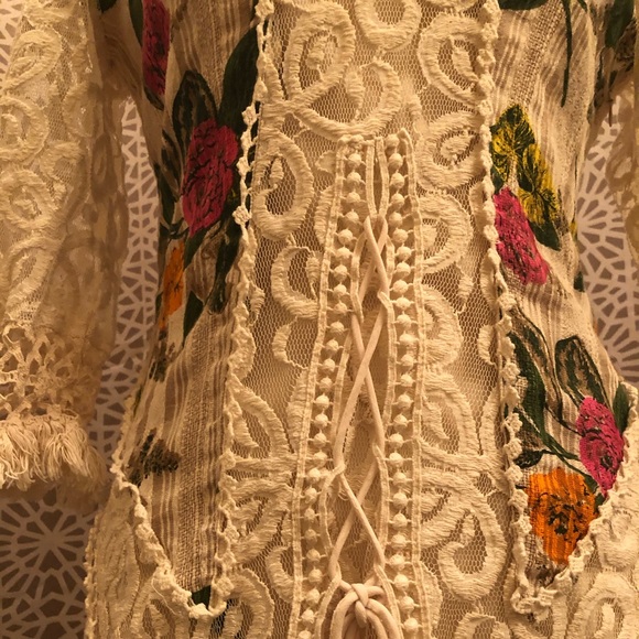 Hot & Delicious Size Medium Floral Lace Dress - Picture 5 of 13